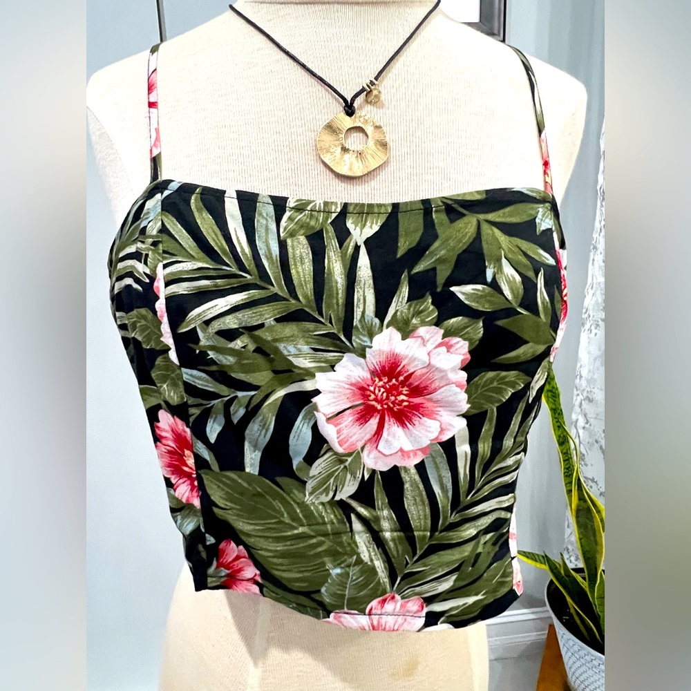 Final Sale! American Eagle Hawaiian floral crop top